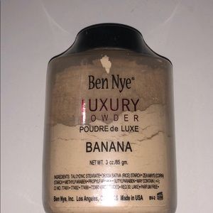 Ben Nye Luxury Powder